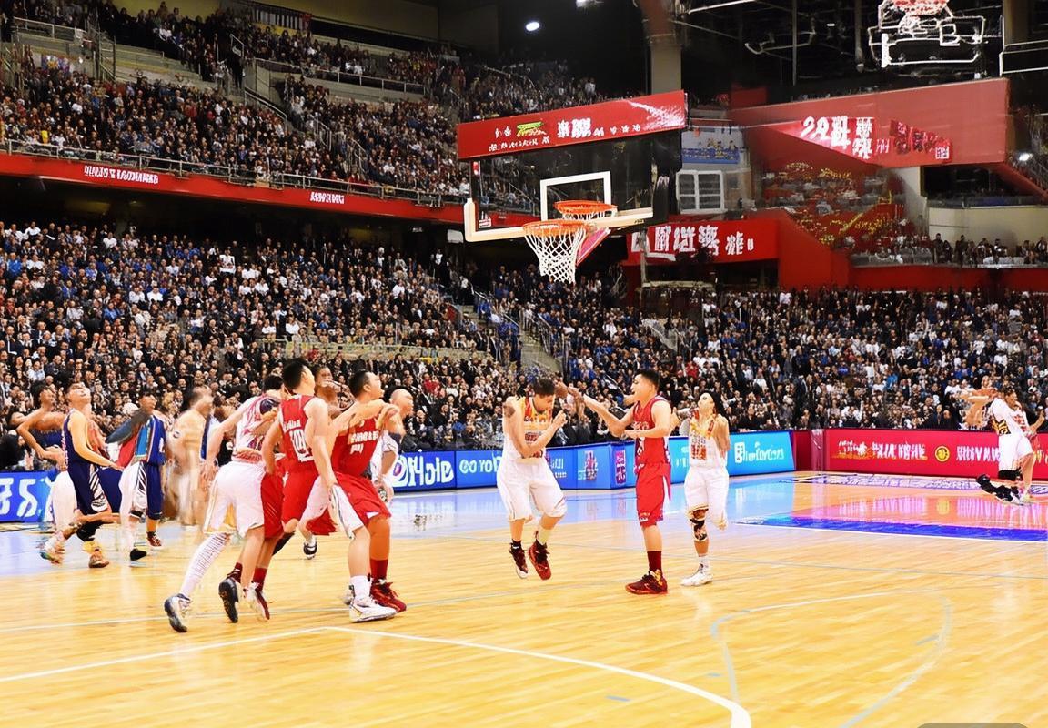 2016 CBA山东对阵广东巅峰之战：战术对决与赛季影响解析(图1)