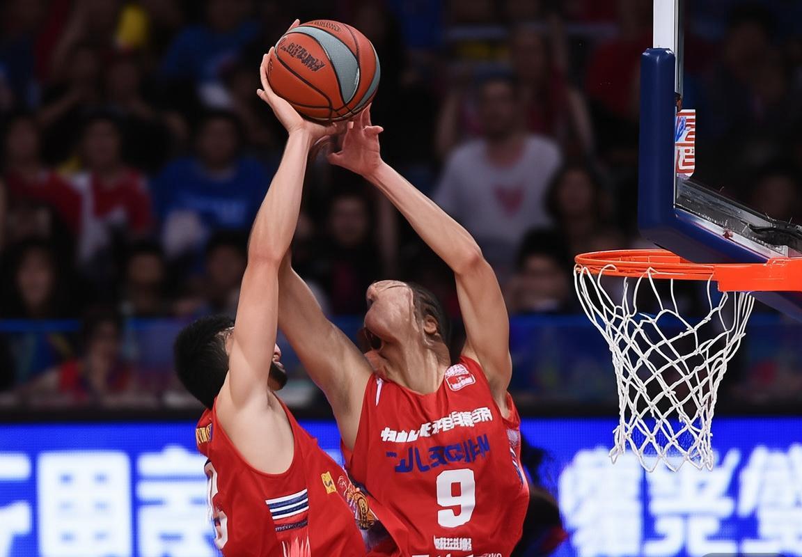 2016 CBA山东对阵广东巅峰之战：战术对决与赛季影响解析(图3)